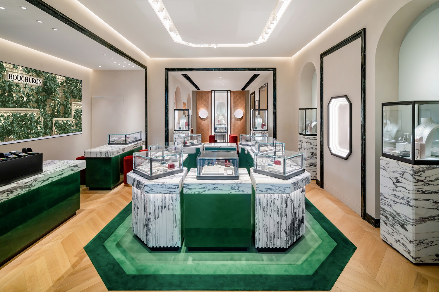 Watch and jewelry shops upgrade their customers’ shopping experience in Sanya International Duty Free Shopping Complex of CDFG